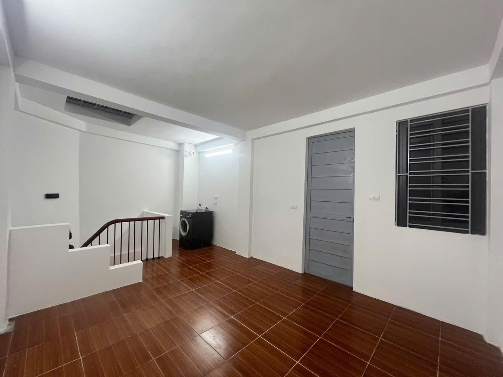 Bán nhà Hoàng Mai - diện tích 35m2 6 tầng - Ngõ siêu nông, ô tô tránh - giá 7,8 tỷ