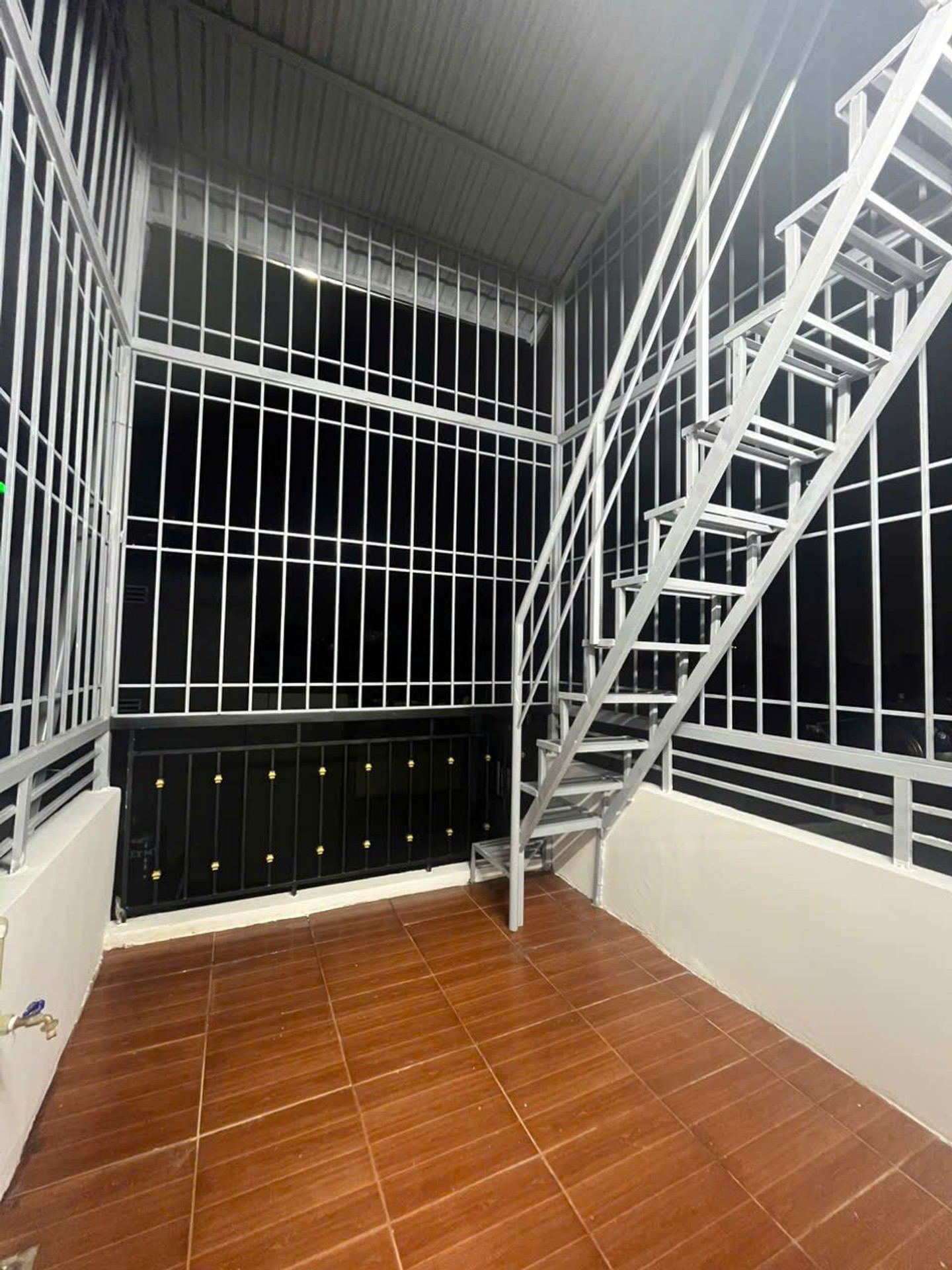 Bán nhà Hoàng Mai - diện tích 35m2 6 tầng - Ngõ siêu nông, ô tô tránh - giá 7,8 tỷ