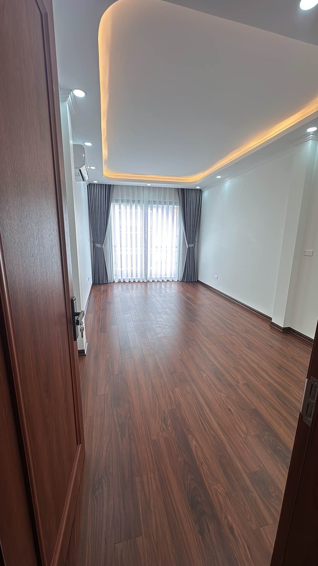 Bán nhà Kim Giang - diện tích 35m2 7 tầng - Ô tô tránh kinh doanh - giá 15,9 tỷ