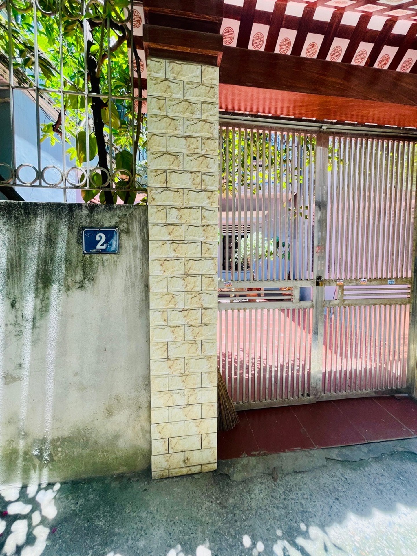 Bán nhà Hoàng Mai - diện tích 104m2 3.5 tầng - Nhà dân xây chắc chắn, 2 mặt thoáng - giá 23,7 tỷ