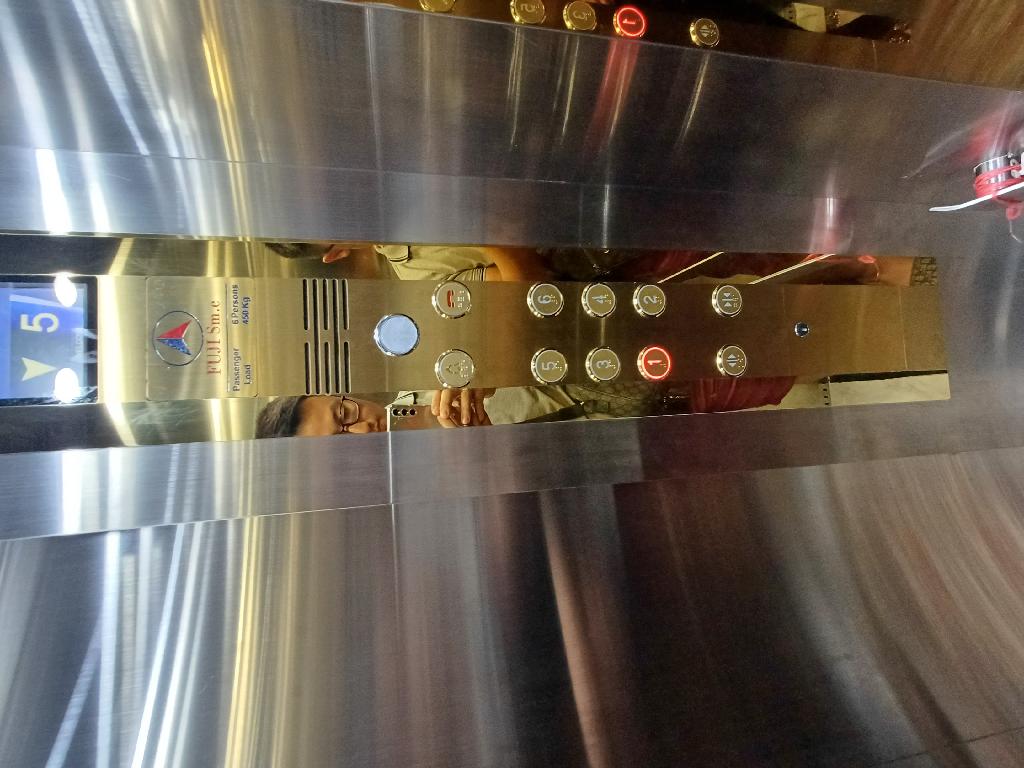 Bán nhà Yên Lạc - diện tích 70m2 7 tầng - Mặt Tiền Đẹp - giá 28 tỷ