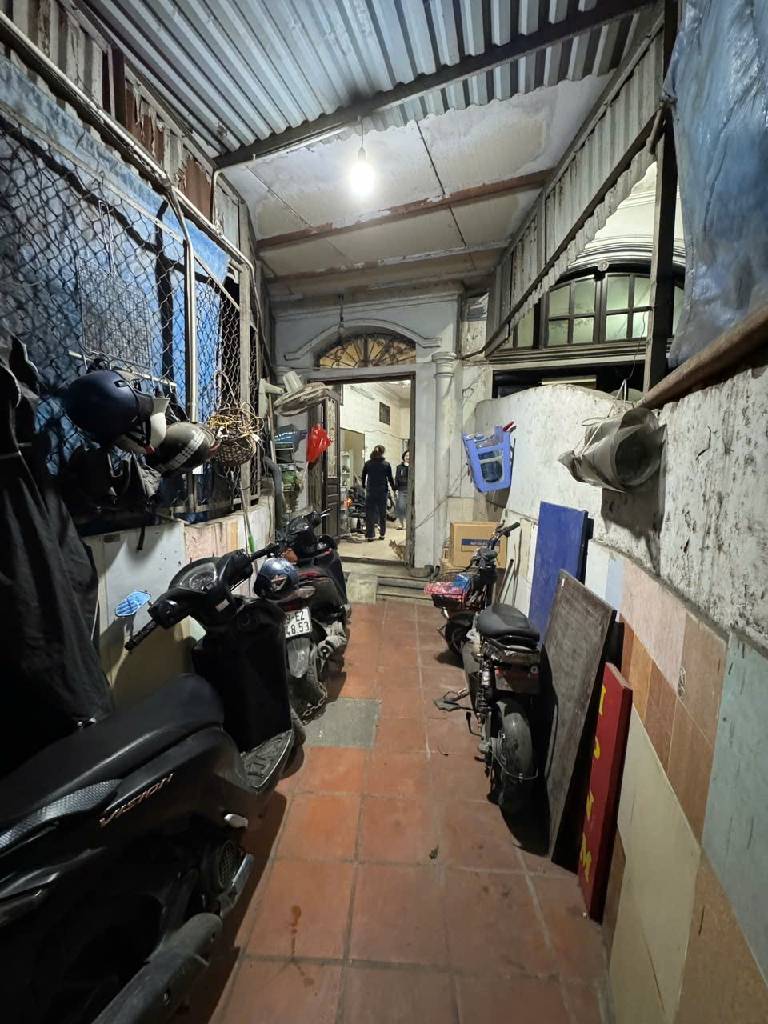 Bán nhà Trần Quý Cáp - diện tích 109.9m2 3 tầng - Ngõ thông, ô tô, kinh doanh nhộn nhịp - giá 27,6 tỷ