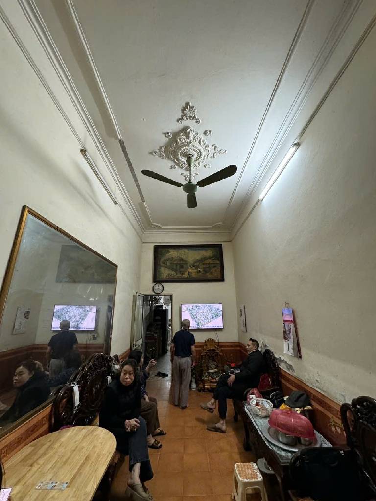 Bán nhà Trần Quý Cáp - diện tích 109.9m2 3 tầng - Ngõ thông, ô tô, kinh doanh nhộn nhịp - giá 27,6 tỷ