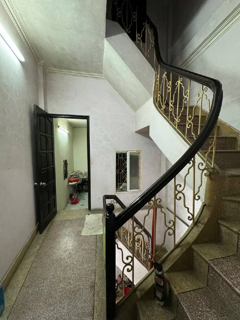 Bán nhà Trần Quý Cáp - diện tích 109.9m2 3 tầng - Ngõ thông, ô tô, kinh doanh nhộn nhịp - giá 27,6 tỷ