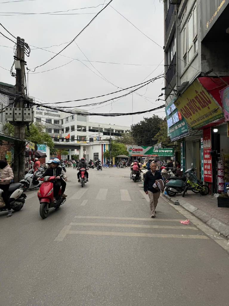 Bán nhà Trần Quý Cáp - diện tích 109.9m2 3 tầng - Ngõ thông, ô tô, kinh doanh nhộn nhịp - giá 27,6 tỷ