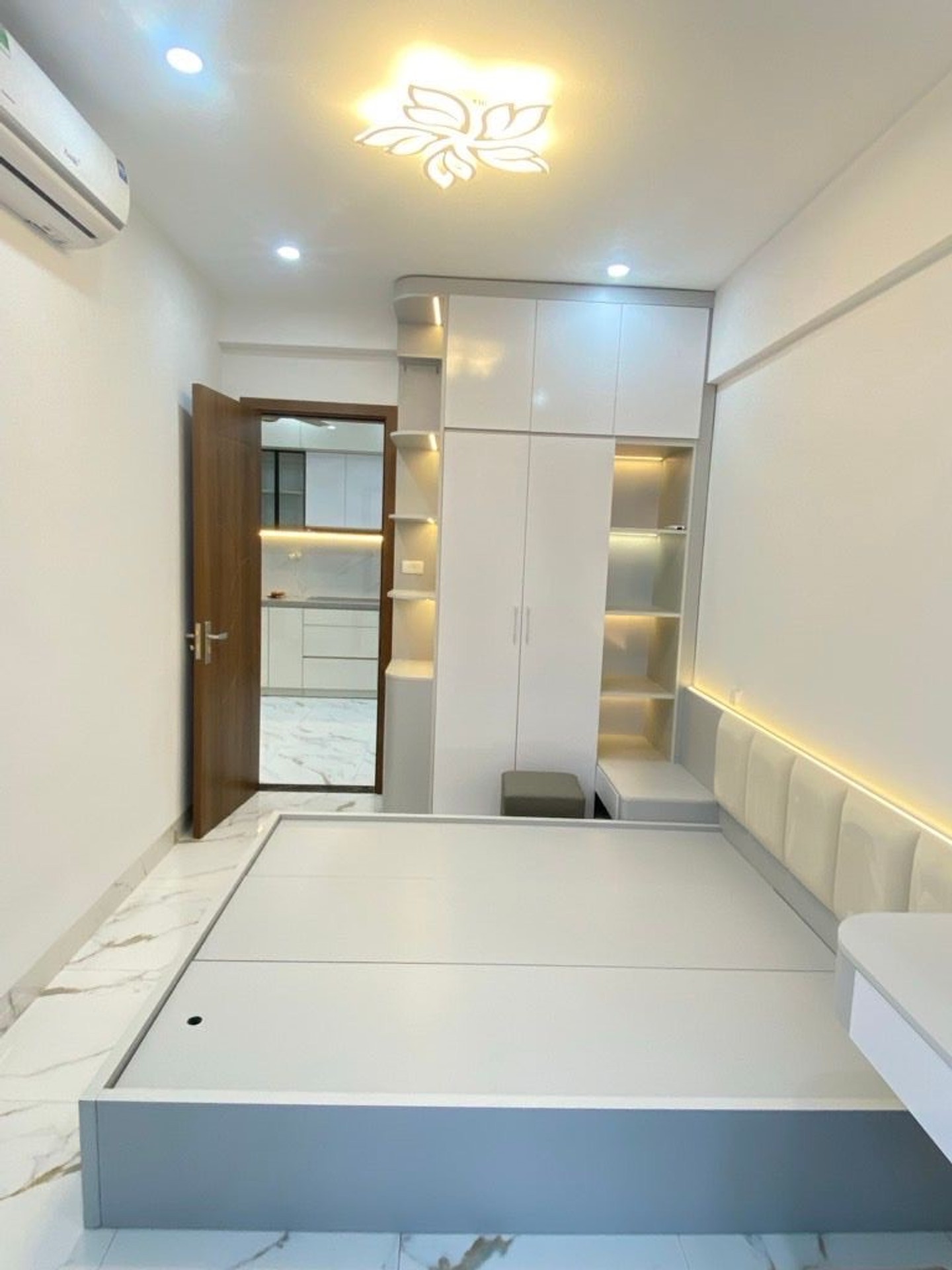 Bán nhà Đền Lừ II - diện tích 63m2 5 tầng - Lô góc - giá 5,2 tỷ