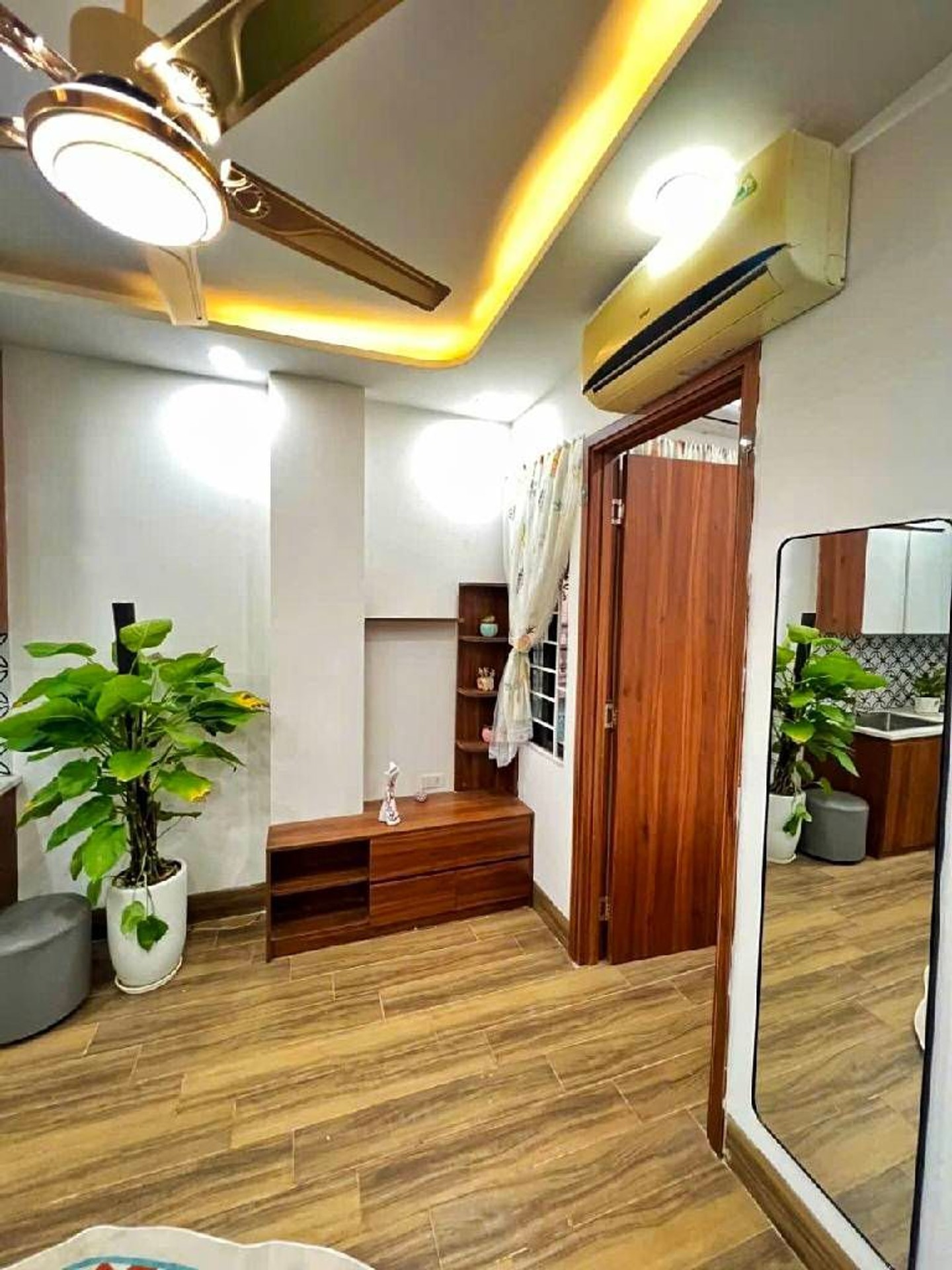 Bán nhà Hoàng Mai - diện tích 50m2 1 tầng - Thang máy - giá 2,5 tỷ