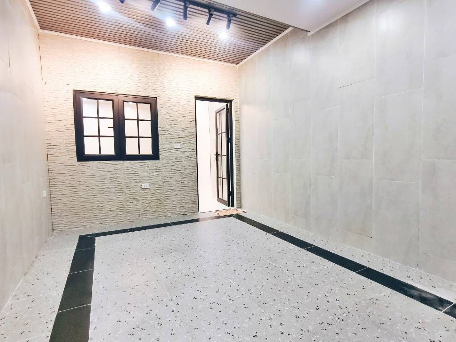 Bán nhà 8/3 - diện tích 52m2 1 tầng - 2 mặt ngõ - giá 5,4 tỷ