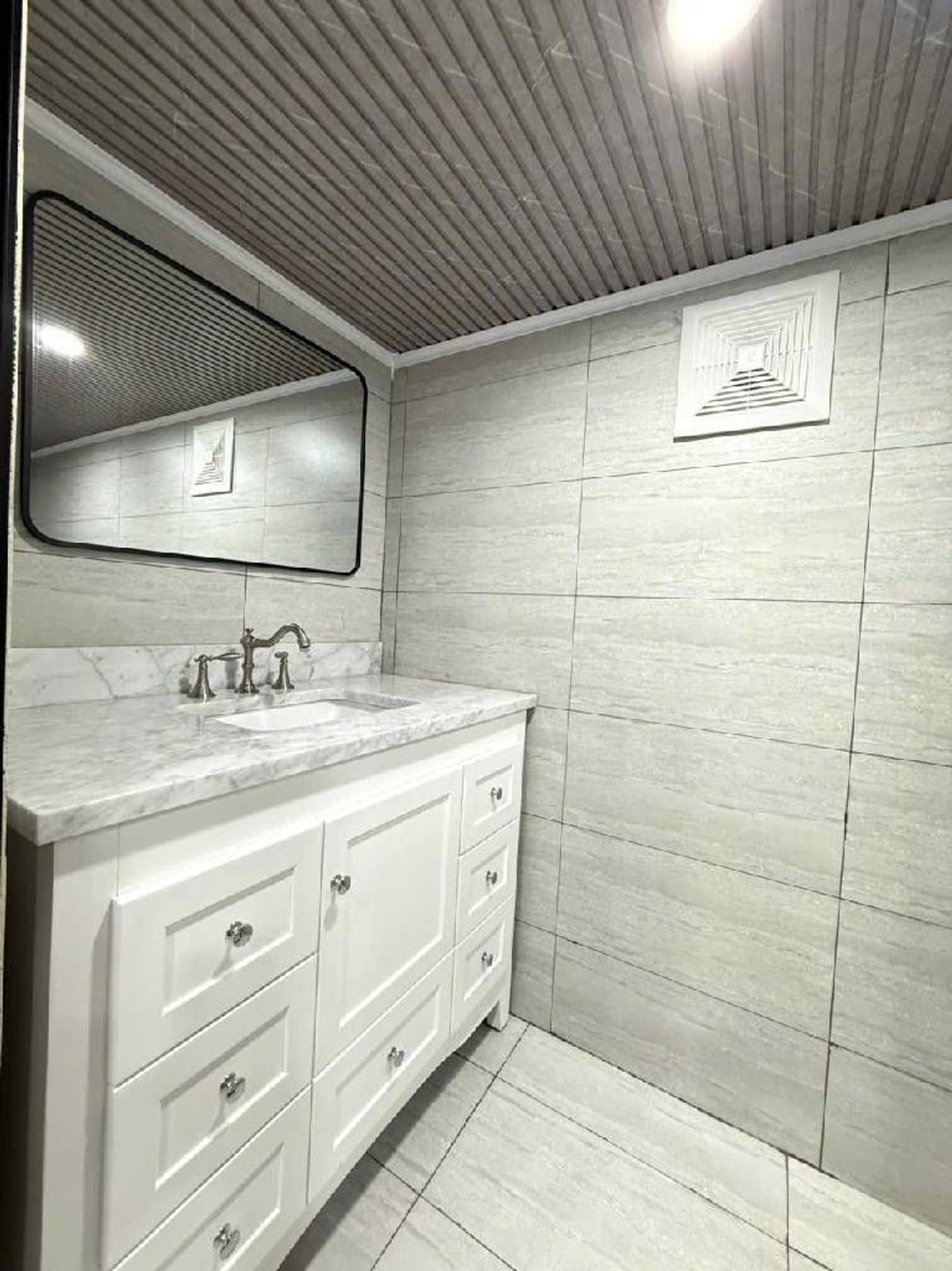 Bán nhà 8/3 - diện tích 52m2 1 tầng - 2 mặt ngõ - giá 5,4 tỷ