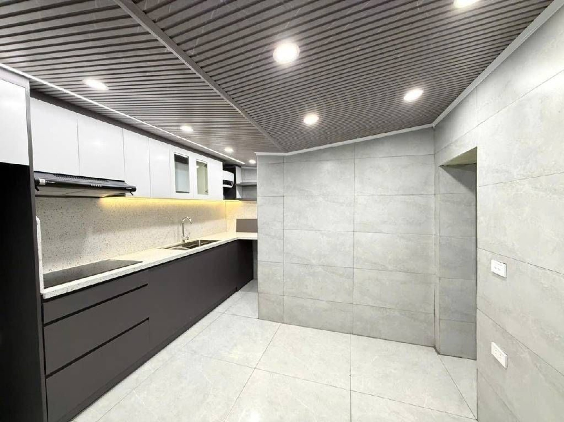 Bán nhà 8/3 - diện tích 52m2 1 tầng - 2 mặt ngõ - giá 5,4 tỷ