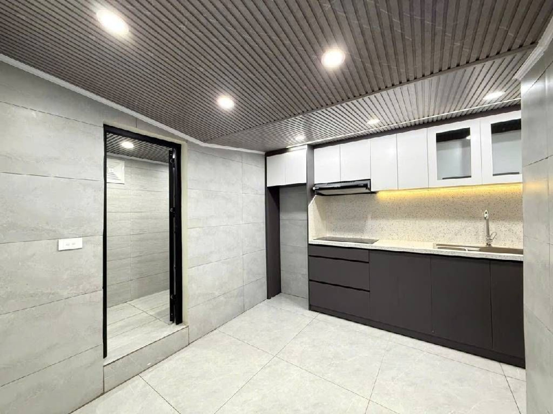 Bán nhà 8/3 - diện tích 52m2 1 tầng - 2 mặt ngõ - giá 5,4 tỷ