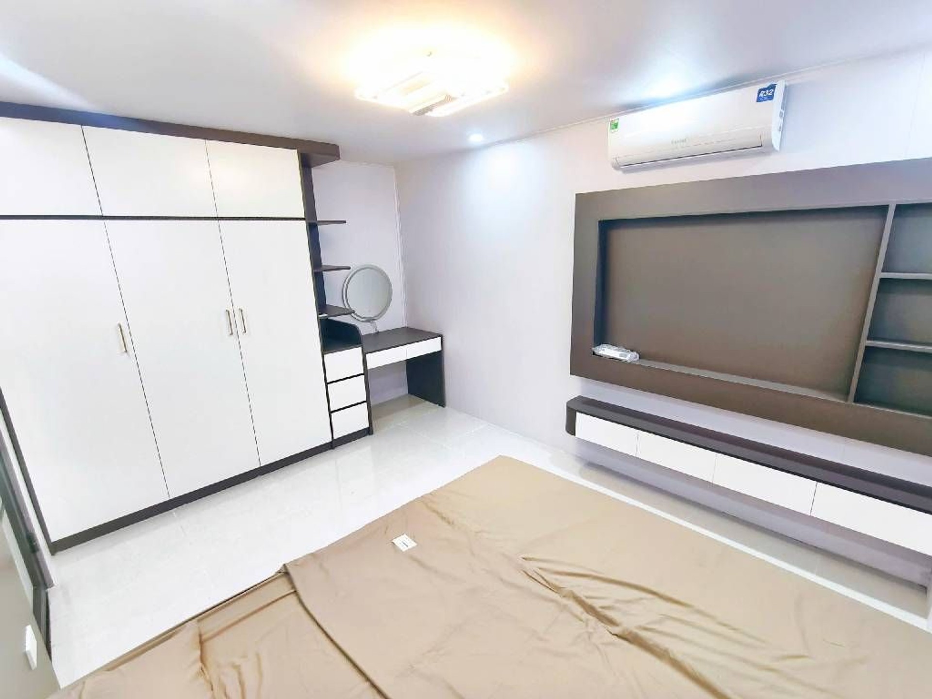Bán nhà 8/3 - diện tích 52m2 1 tầng - 2 mặt ngõ - giá 5,4 tỷ