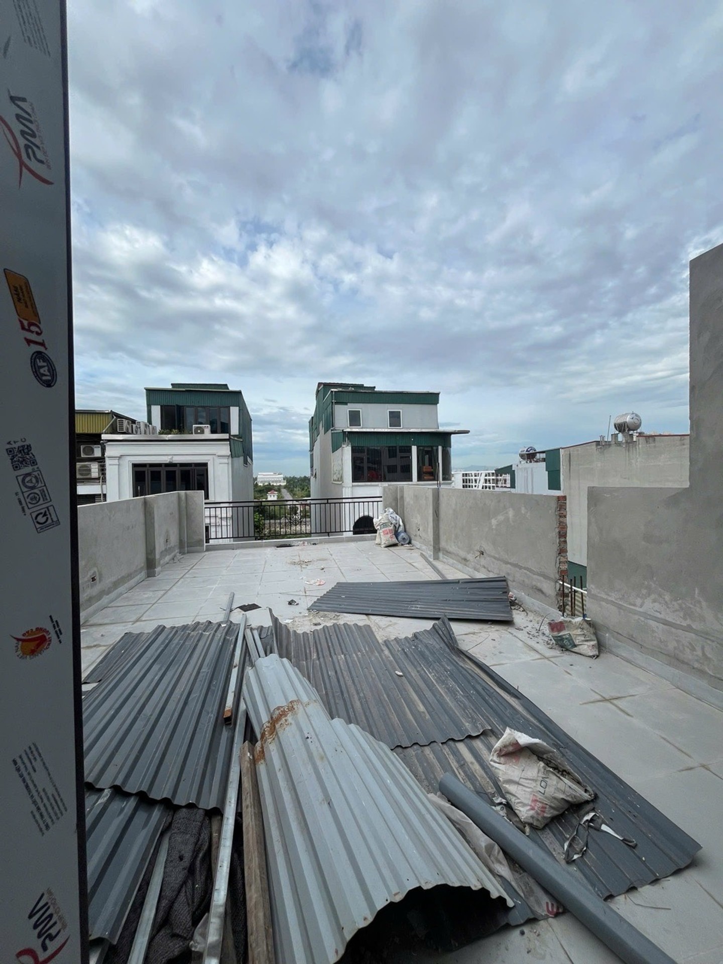 Bán nhà Tây Nam Linh Đàm - diện tích 60m2 5 tầng - Ô tô tránh - giá 21 tỷ