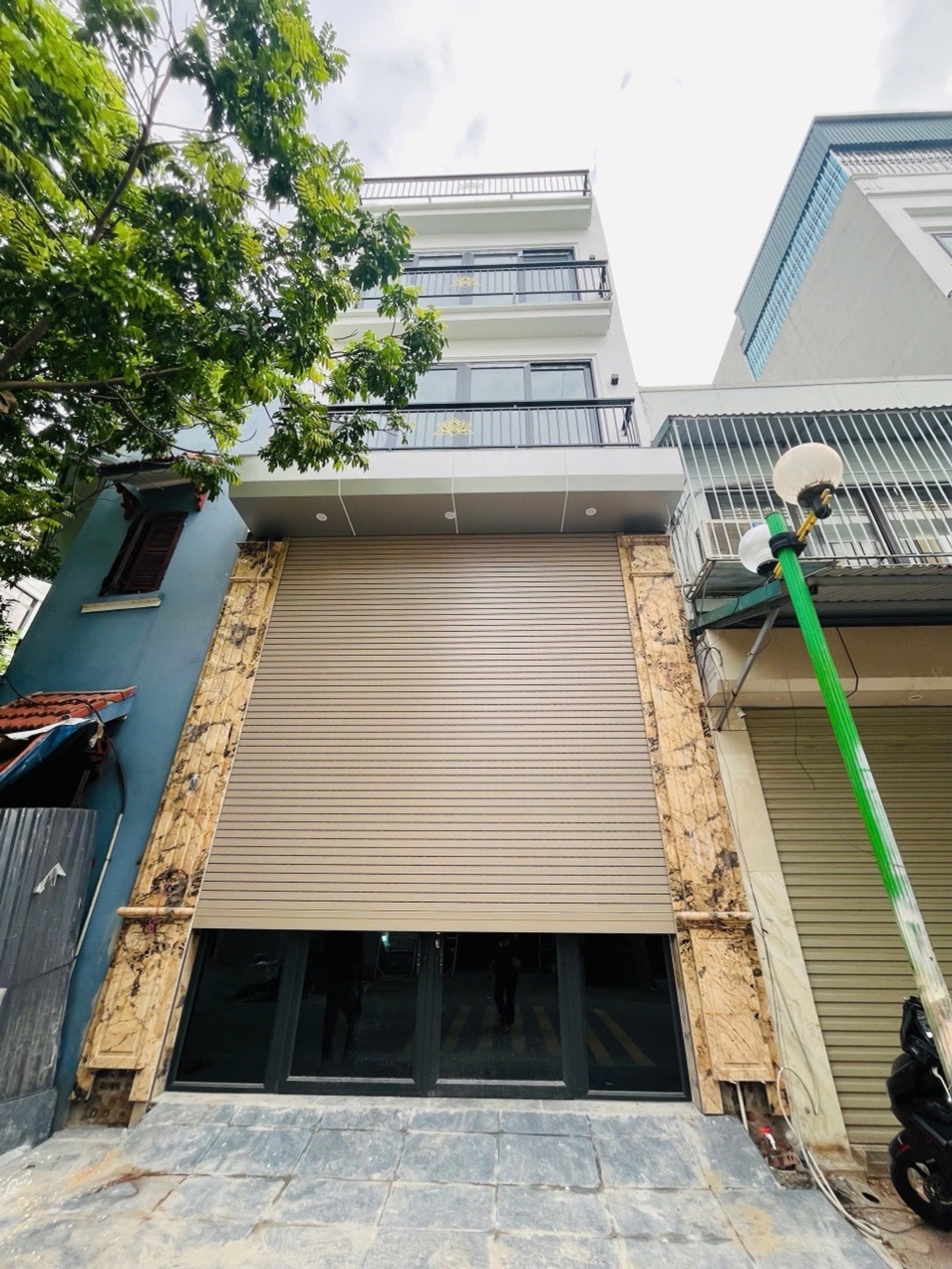 Bán nhà Tây Nam Linh Đàm - diện tích 60m2 5 tầng - Ô tô tránh - giá 21 tỷ