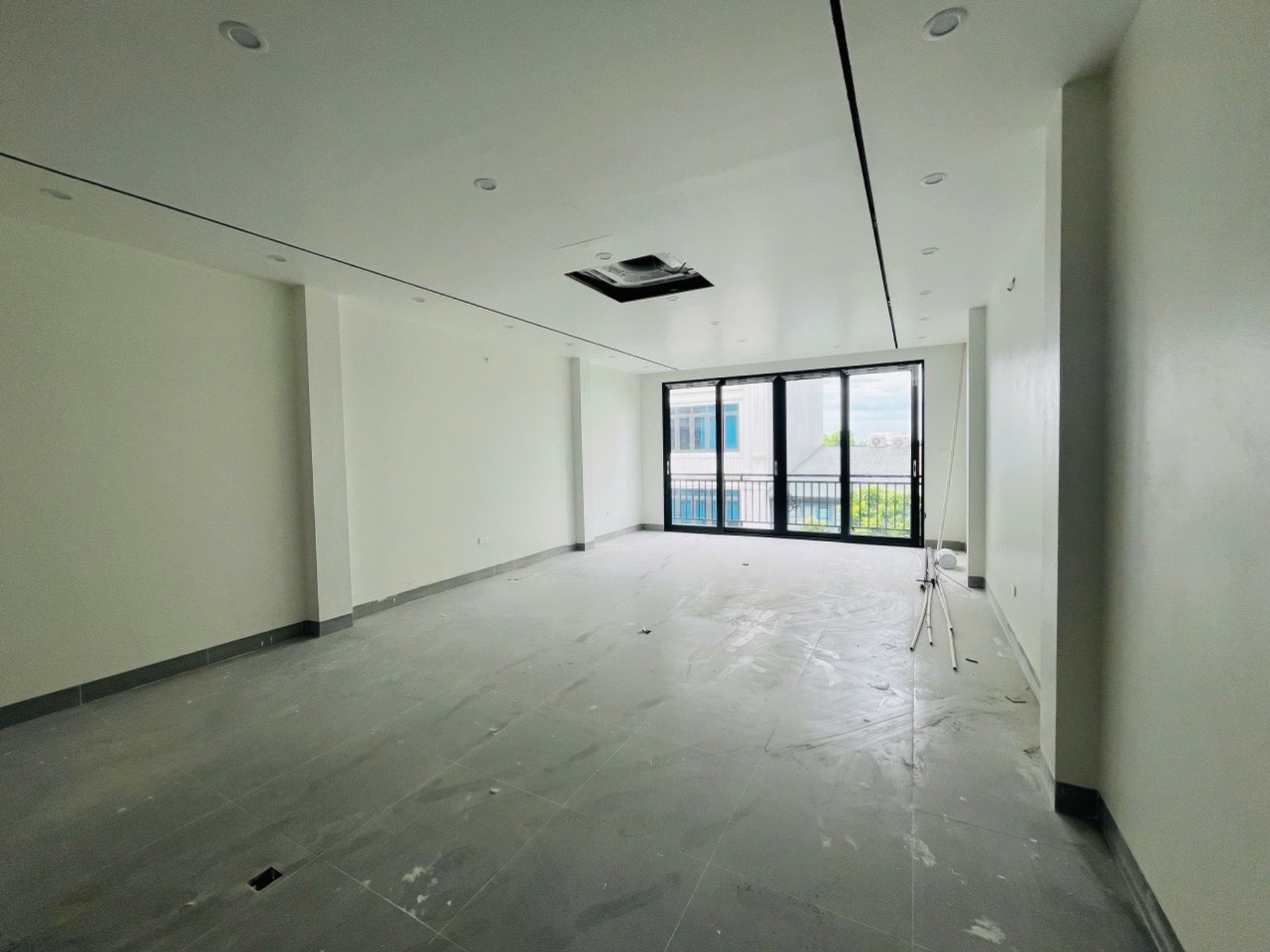 Bán nhà Tây Nam Linh Đàm - diện tích 60m2 5 tầng - Ô tô tránh - giá 21 tỷ
