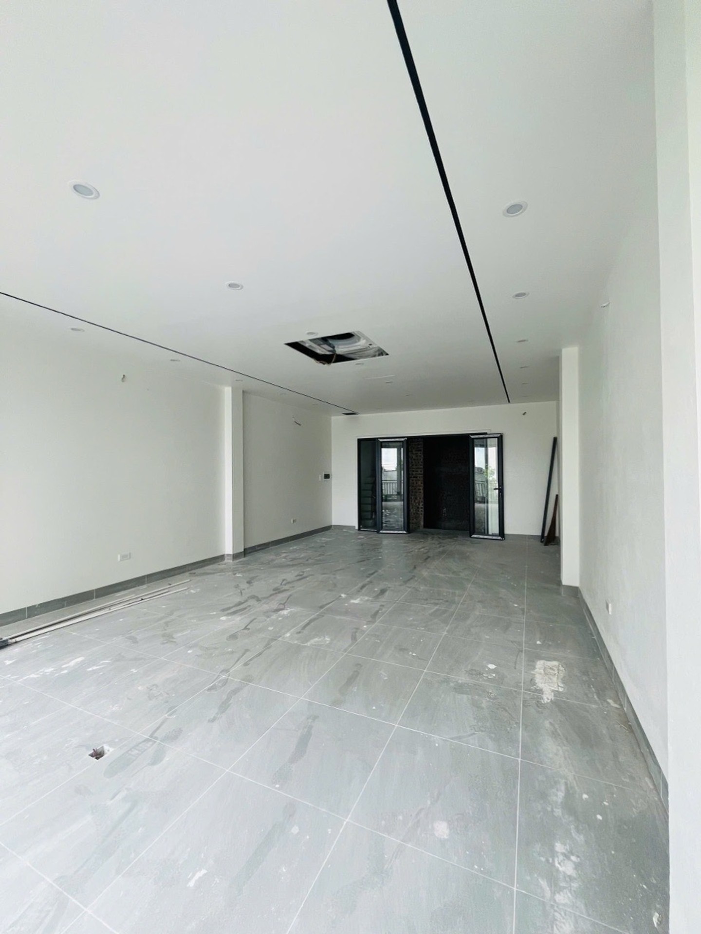 Bán nhà Tây Nam Linh Đàm - diện tích 60m2 5 tầng - Ô tô tránh - giá 21 tỷ