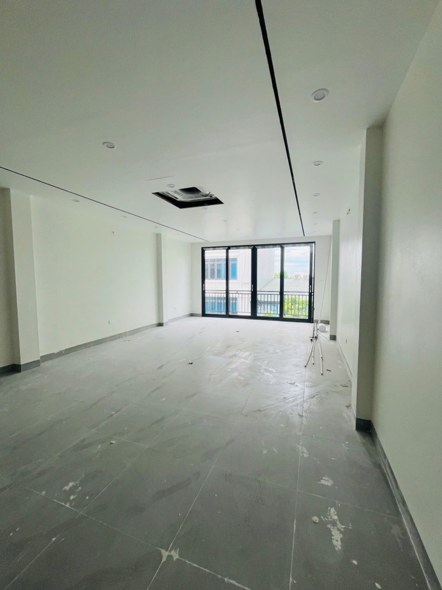 Bán nhà Tây Nam Linh Đàm - diện tích 60m2 5 tầng - Ô tô tránh - giá 21 tỷ