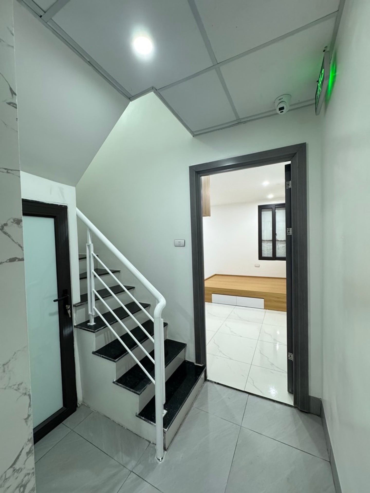 Bán nhà Tựu Liệt - diện tích 116m2 7 tầng - Ô tô tránh - giá 36 tỷ