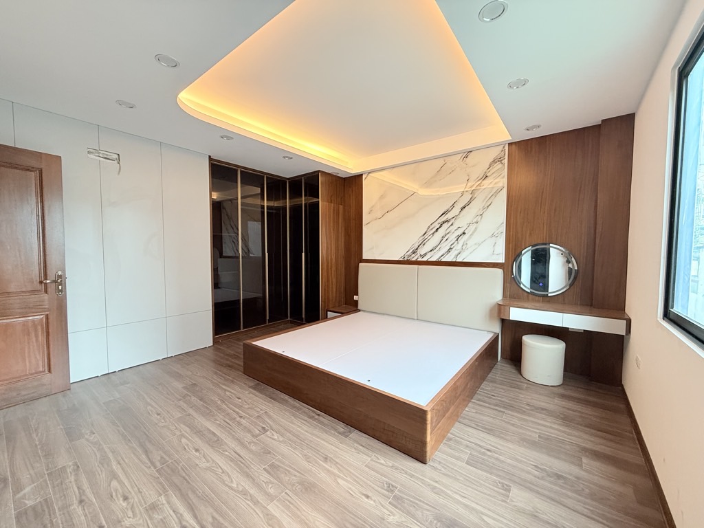 Bán nhà Tân Mai - diện tích 75m2 7 tầng - Ô TÔ TRÁNH - giá 26 tỷ