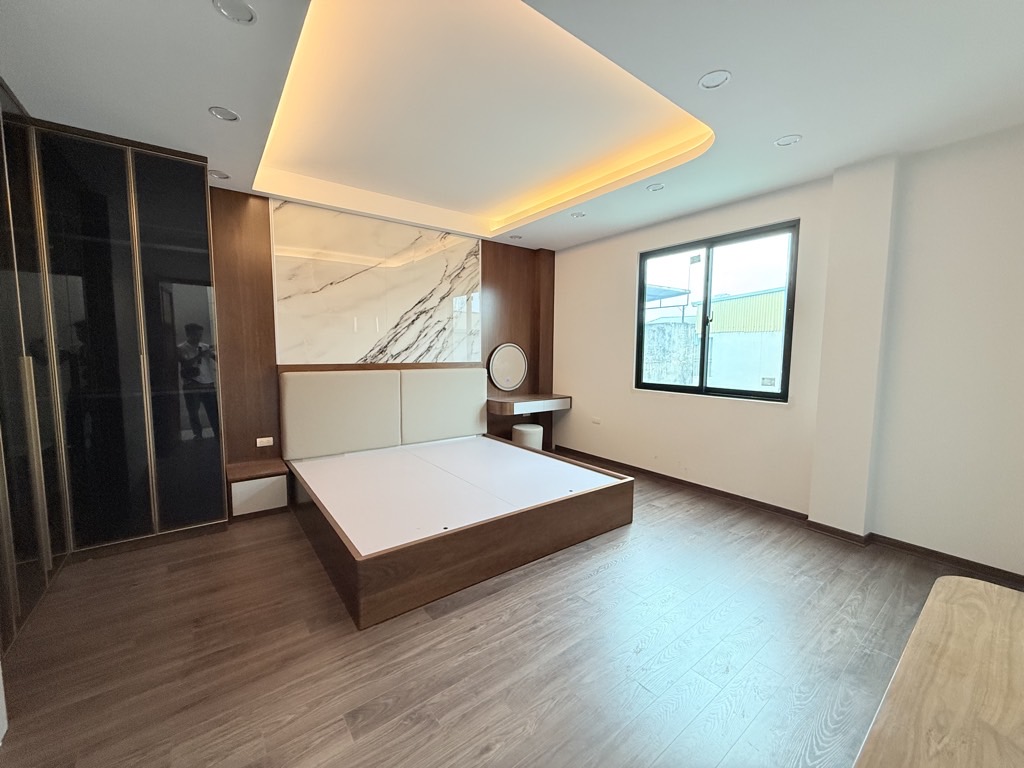 Bán nhà Tân Mai - diện tích 75m2 7 tầng - Ô TÔ TRÁNH - giá 26 tỷ