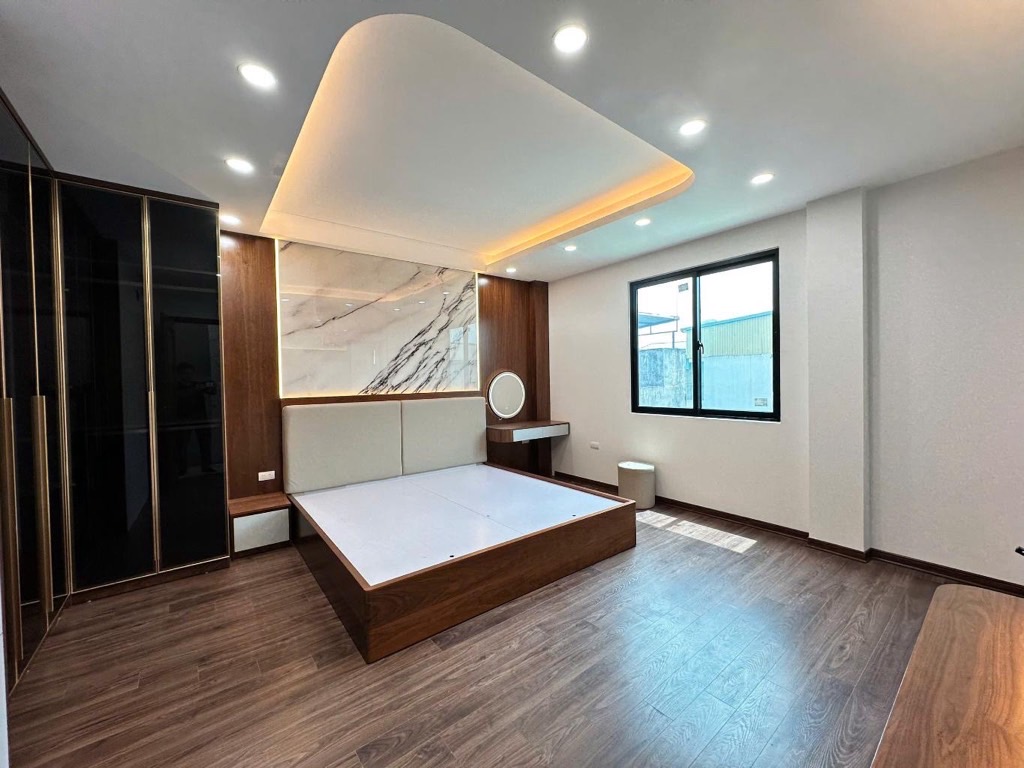 Bán nhà Tân Mai - diện tích 75m2 7 tầng - Ô TÔ TRÁNH - giá 26 tỷ