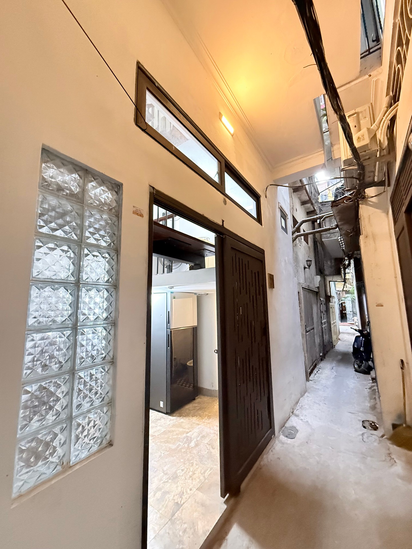 Bán nhà Hồng Mai - diện tích 10m2 6 tầng - Ngõ thông ba bước ra phố - giá 3,15 tỷ