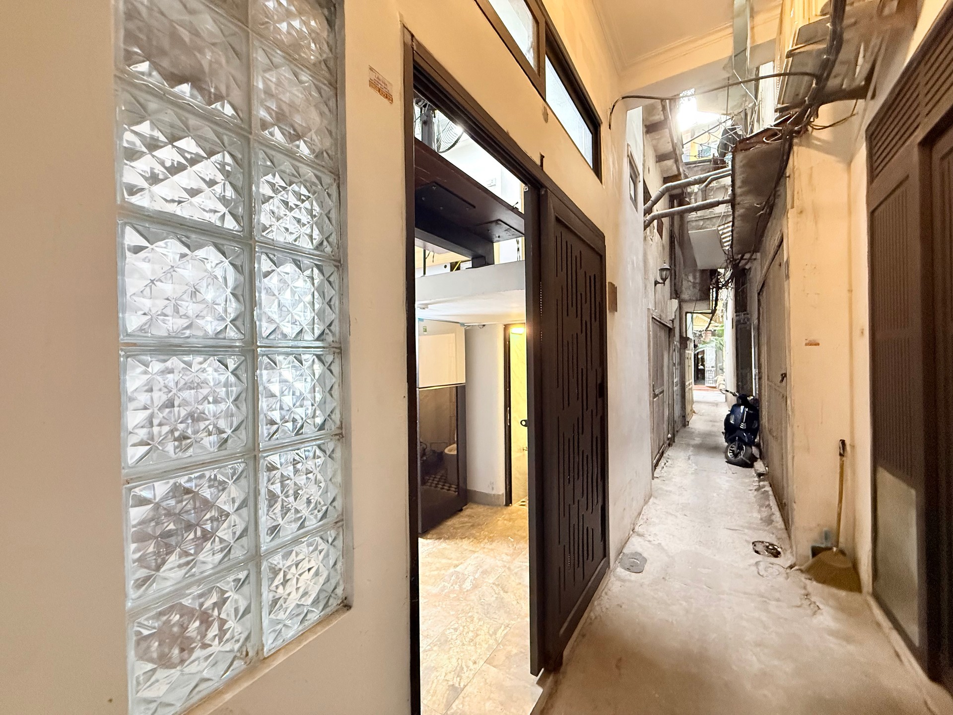 Bán nhà Hồng Mai - diện tích 10m2 6 tầng - Ngõ thông ba bước ra phố - giá 3,15 tỷ