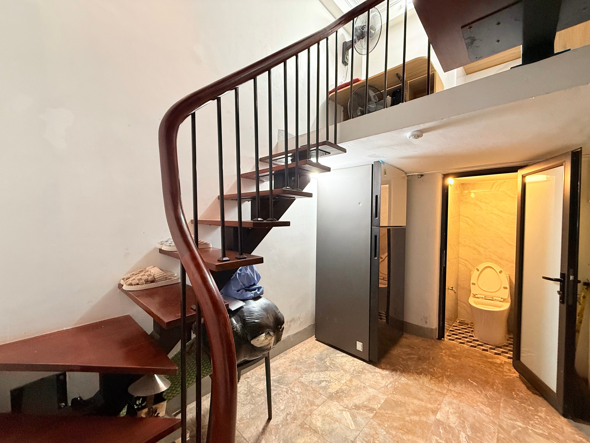 Bán nhà Hồng Mai - diện tích 10m2 6 tầng - Ngõ thông ba bước ra phố - giá 3,15 tỷ