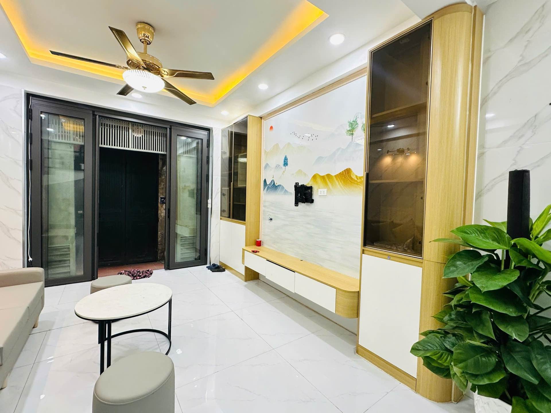 Bán nhà Định Công Thượng - diện tích 30m2 5 tầng - Nhà riêng đẹp, chủ tặng full nội thất - giá 7,45 tỷ