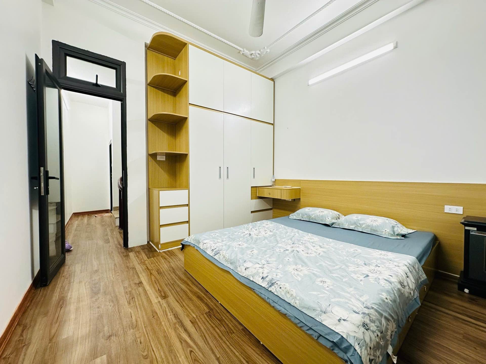 Bán nhà Định Công Thượng - diện tích 30m2 5 tầng - Nhà riêng đẹp, chủ tặng full nội thất - giá 7,45 tỷ