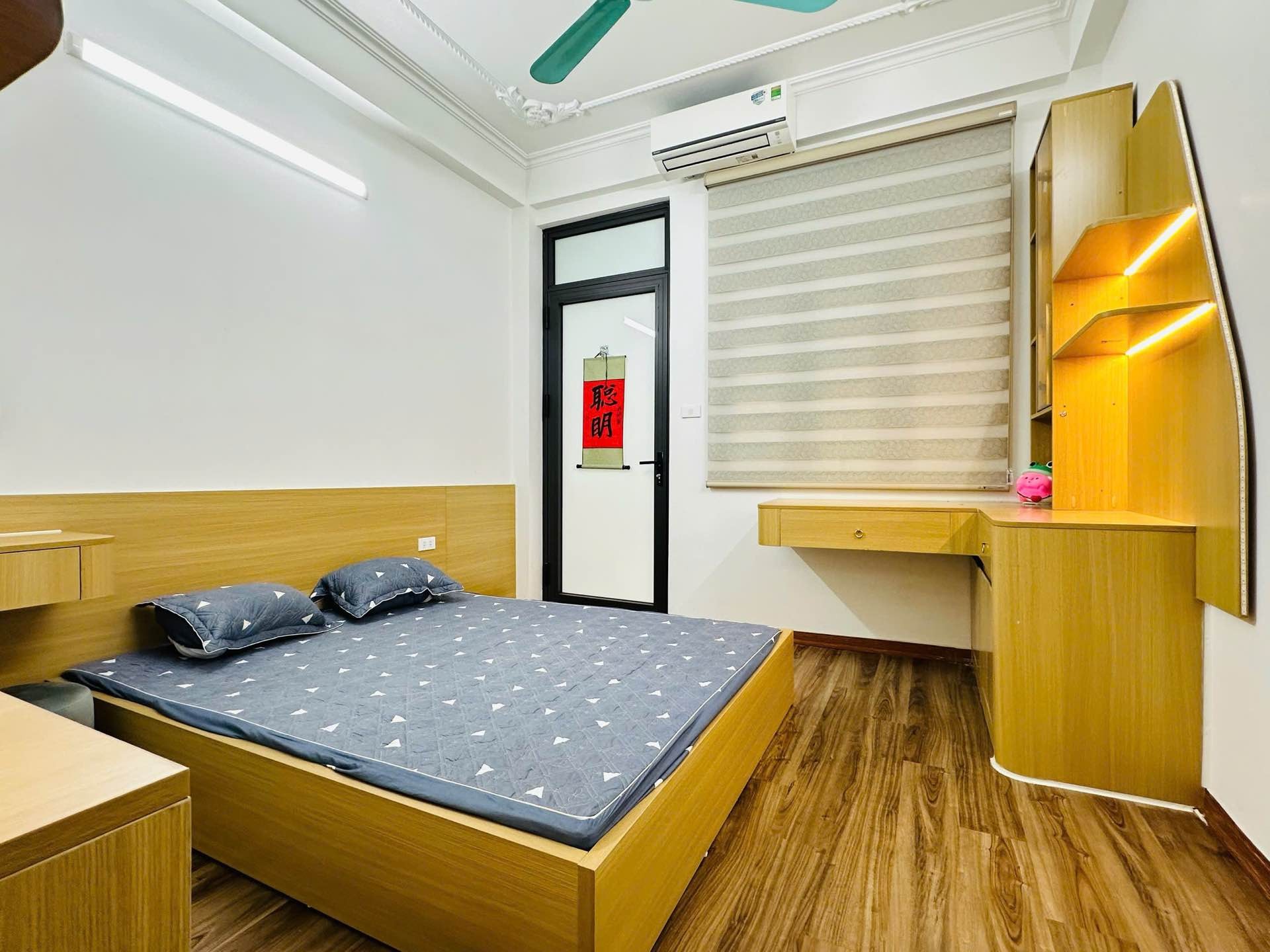 Bán nhà Định Công Thượng - diện tích 30m2 5 tầng - Nhà riêng đẹp, chủ tặng full nội thất - giá 7,45 tỷ