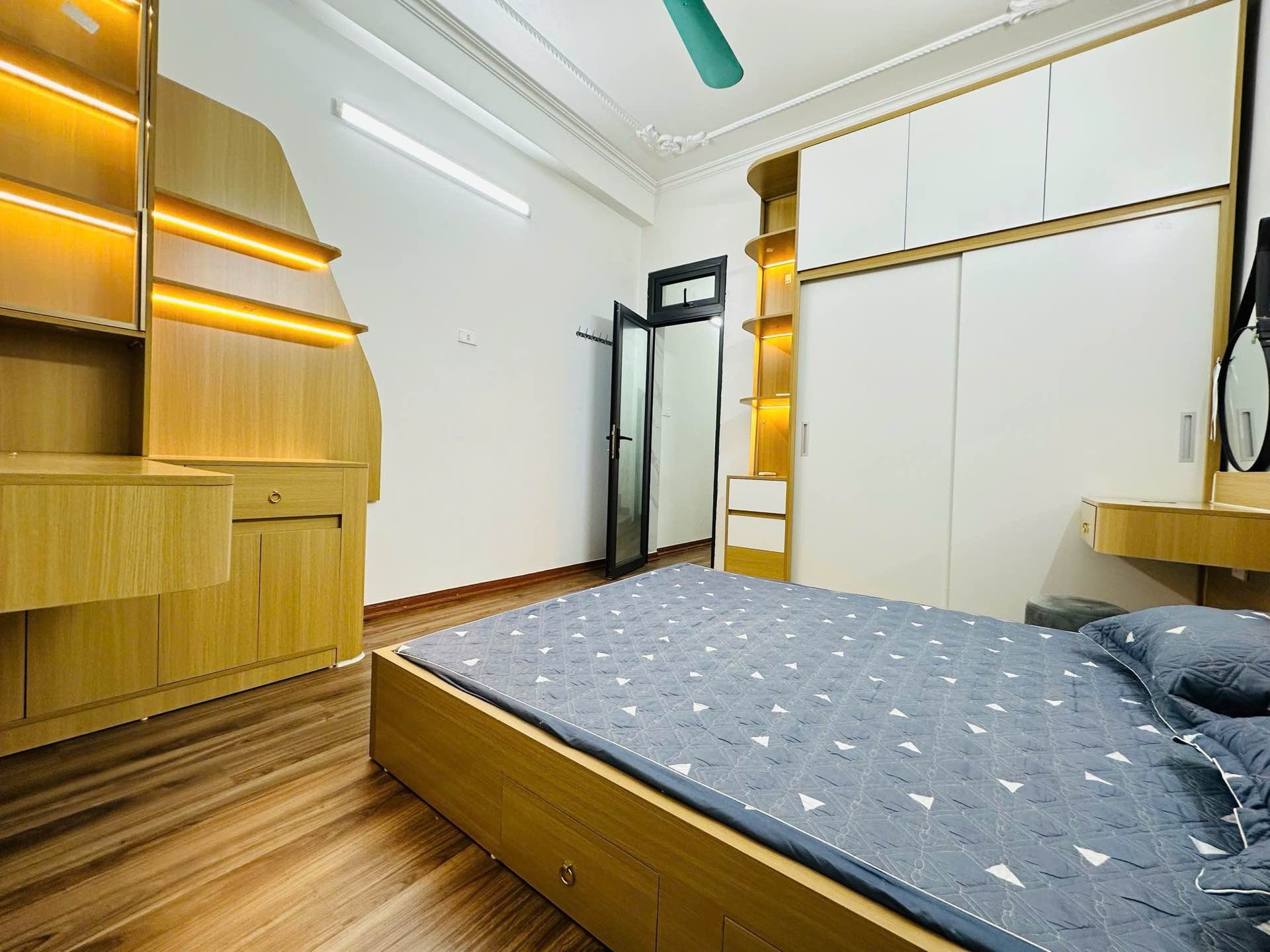 Bán nhà Định Công Thượng - diện tích 30m2 5 tầng - Nhà riêng đẹp, chủ tặng full nội thất - giá 7,45 tỷ
