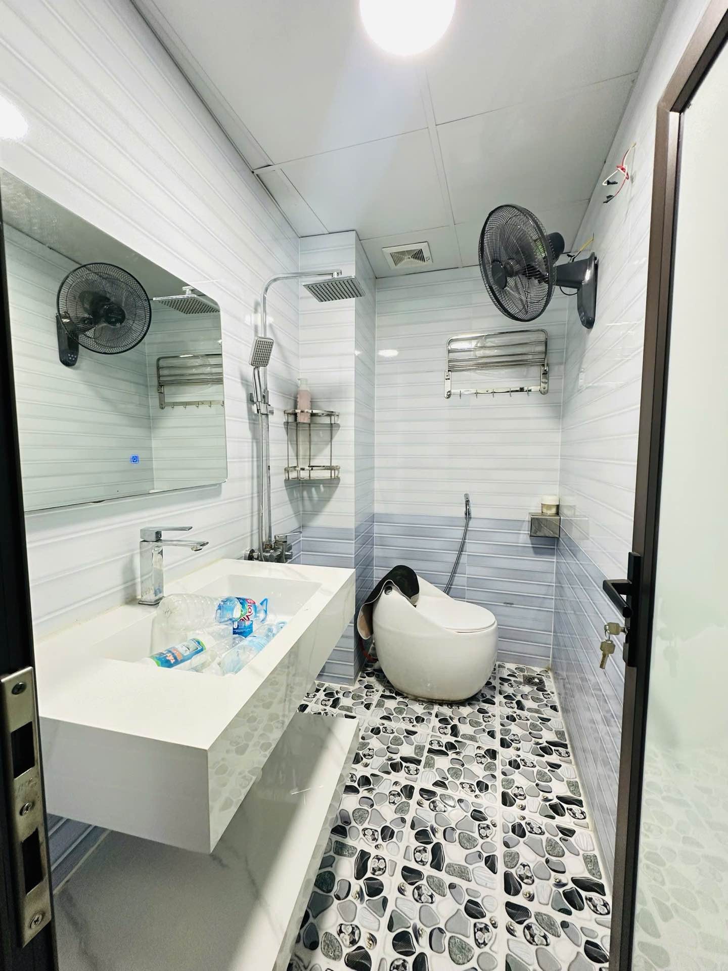 Bán nhà Định Công Thượng - diện tích 30m2 5 tầng - Nhà riêng đẹp, chủ tặng full nội thất - giá 7,45 tỷ