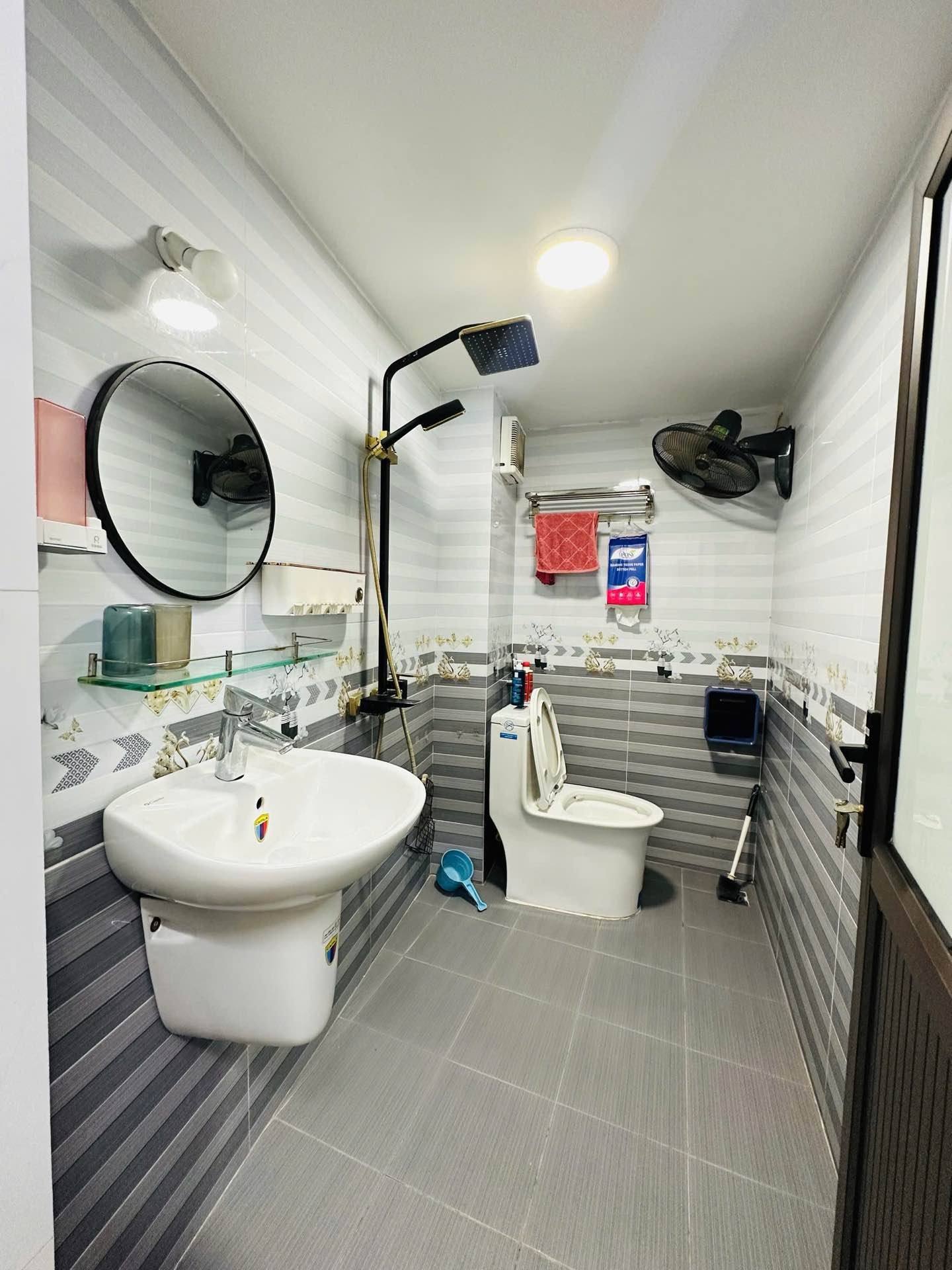 Bán nhà Định Công Thượng - diện tích 30m2 5 tầng - Nhà riêng đẹp, chủ tặng full nội thất - giá 7,45 tỷ