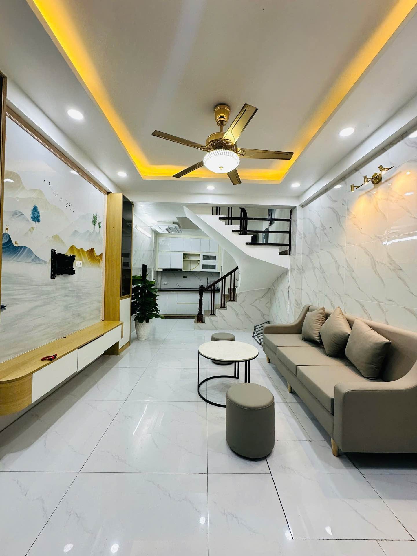 Bán nhà Định Công Thượng - diện tích 30m2 5 tầng - Nhà riêng đẹp, chủ tặng full nội thất - giá 7,45 tỷ