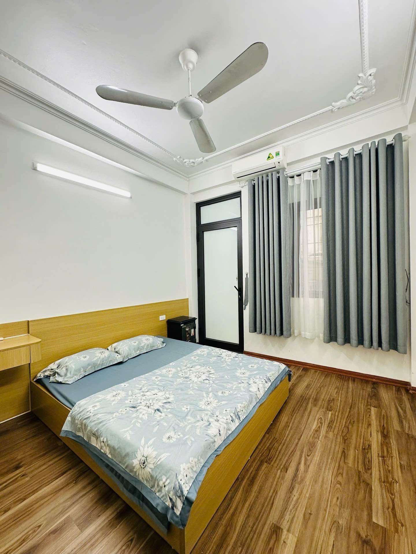 Bán nhà Định Công Thượng - diện tích 30m2 5 tầng - Nhà riêng đẹp, chủ tặng full nội thất - giá 7,45 tỷ