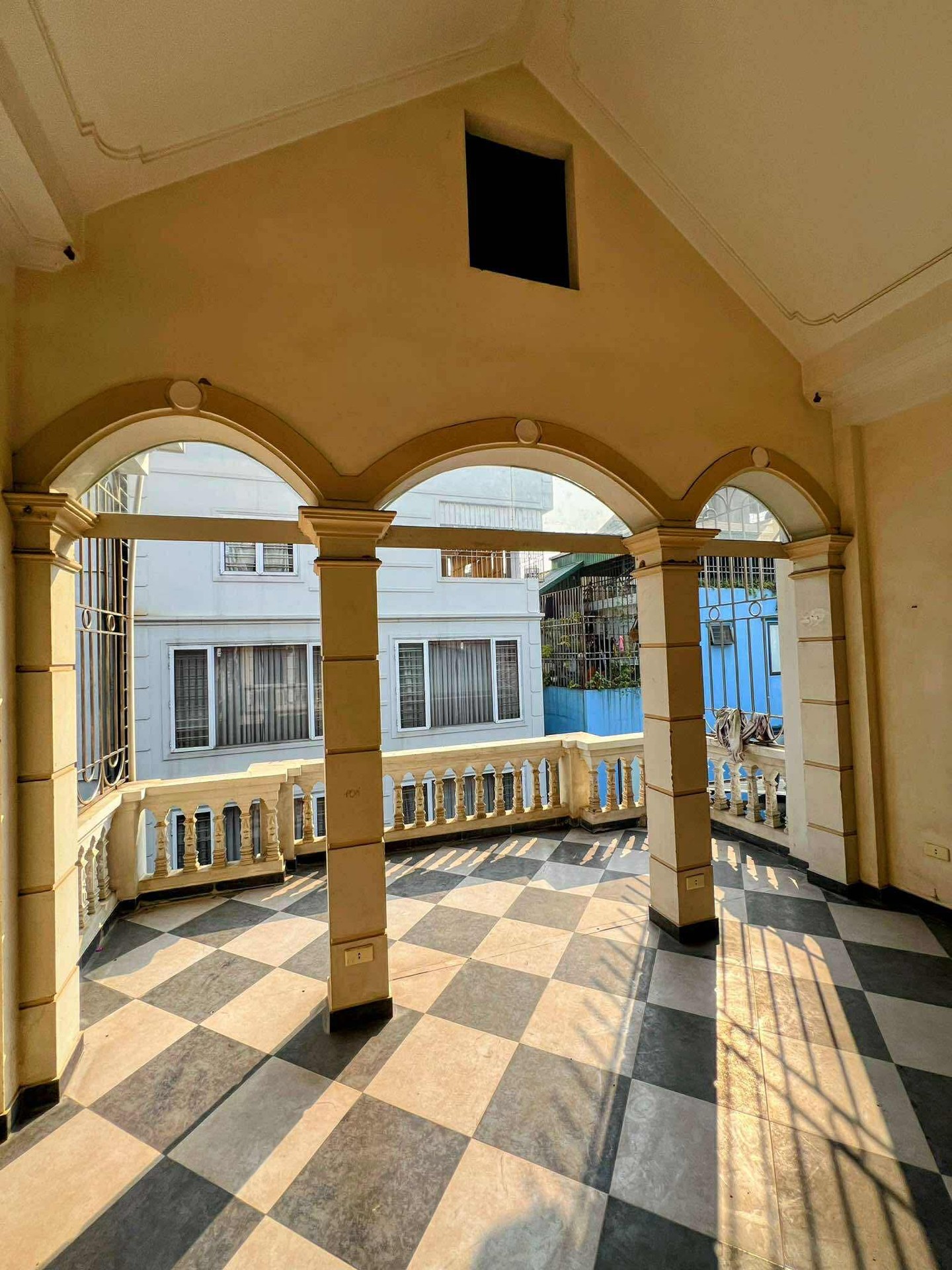 Bán nhà Tam Trinh - diện tích 64.5m2 5 tầng - ô tô tránh - giá 28,5 tỷ