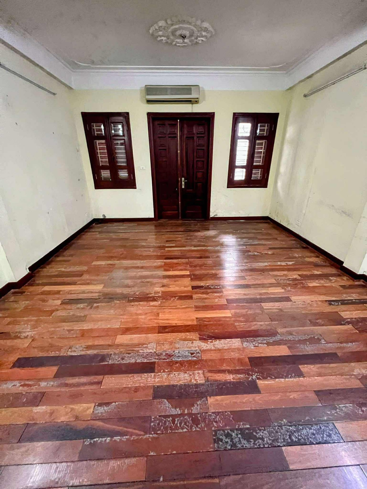 Bán nhà Tam Trinh - diện tích 64.5m2 5 tầng - ô tô tránh - giá 28,5 tỷ