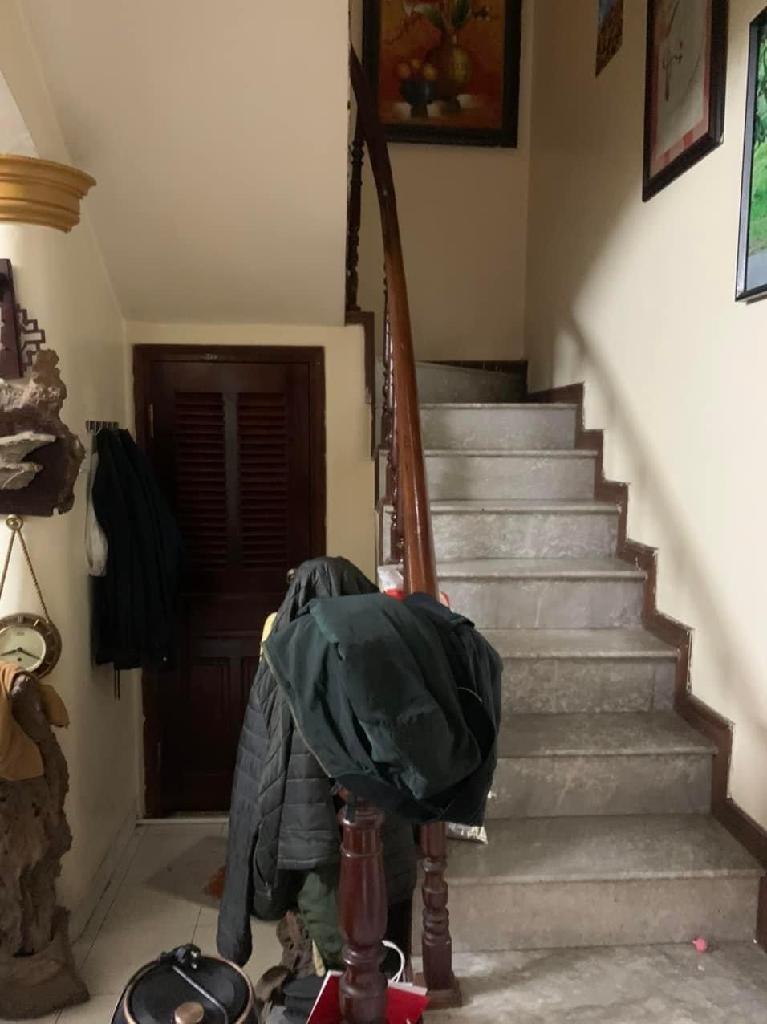 Bán nhà Mai Anh Tuấn - diện tích 95m2 4 tầng - vị trí sát hồ Hoàng Cầu - giá 22 tỷ