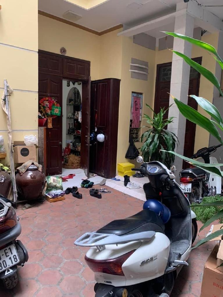 Bán nhà Mai Anh Tuấn - diện tích 95m2 4 tầng - vị trí sát hồ Hoàng Cầu - giá 22 tỷ