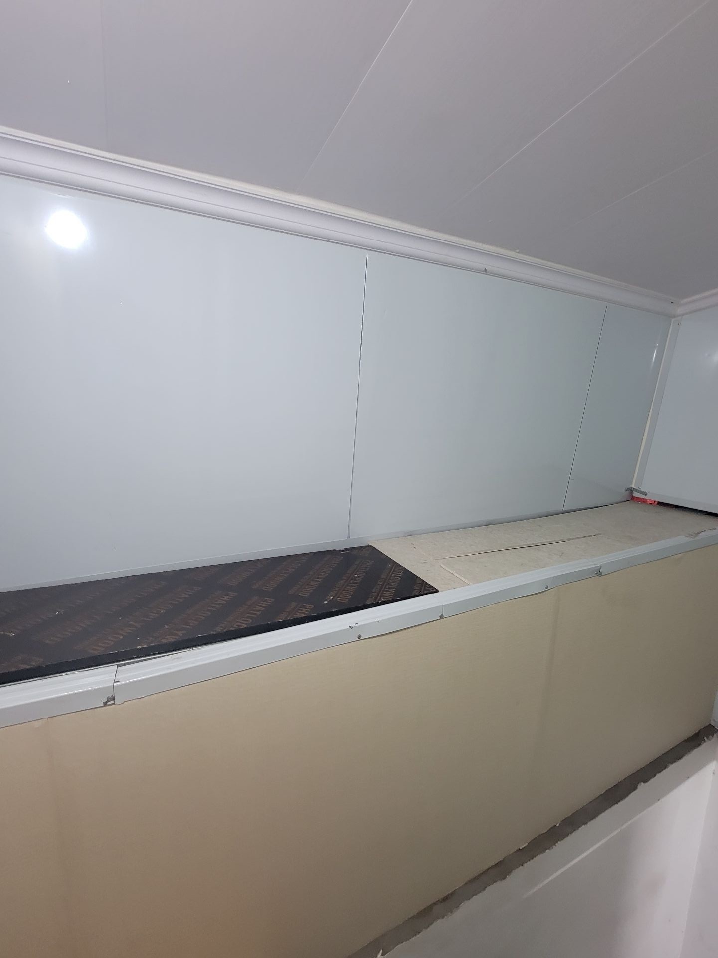 Bán nhà Trần Khát Chân - diện tích 8m2 3 tầng - Lô góc 3 mặt thoáng - giá 1,65 tỷ