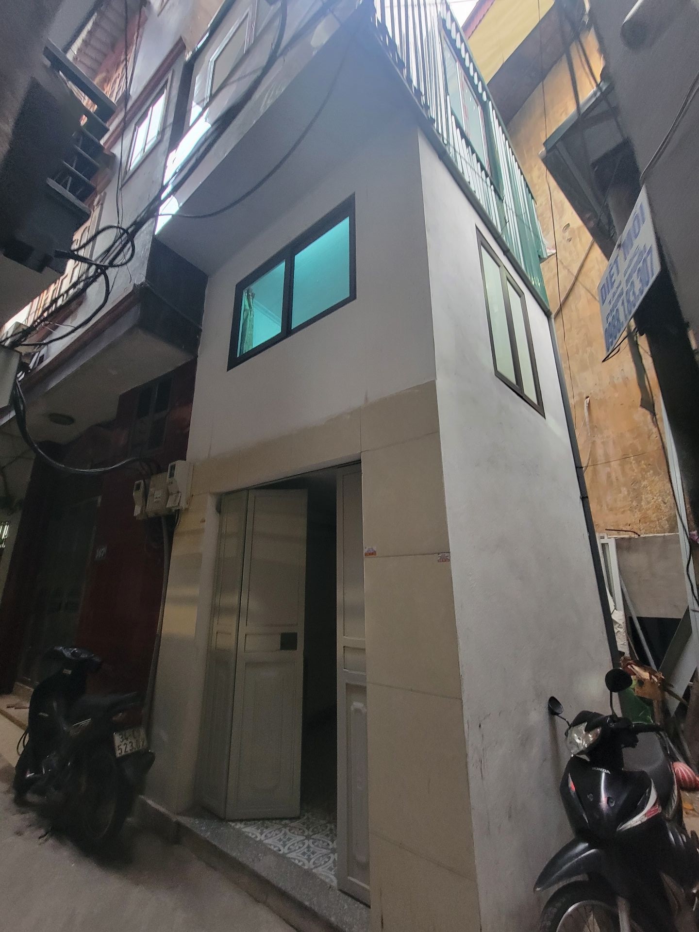 Bán nhà Trần Khát Chân - diện tích 8m2 3 tầng - Lô góc 3 mặt thoáng - giá 1,65 tỷ