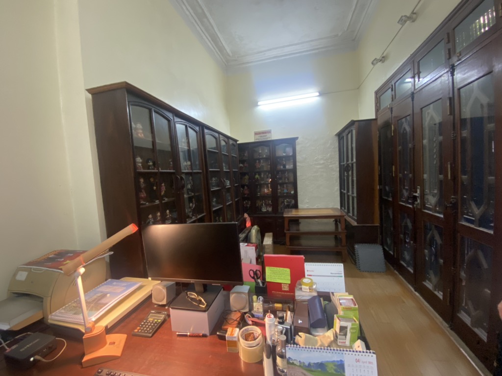 Bán nhà Phạm Ngọc Thạch - diện tích 125m2 3 tầng - ô tô đỗ cửa - giá 28,5 tỷ