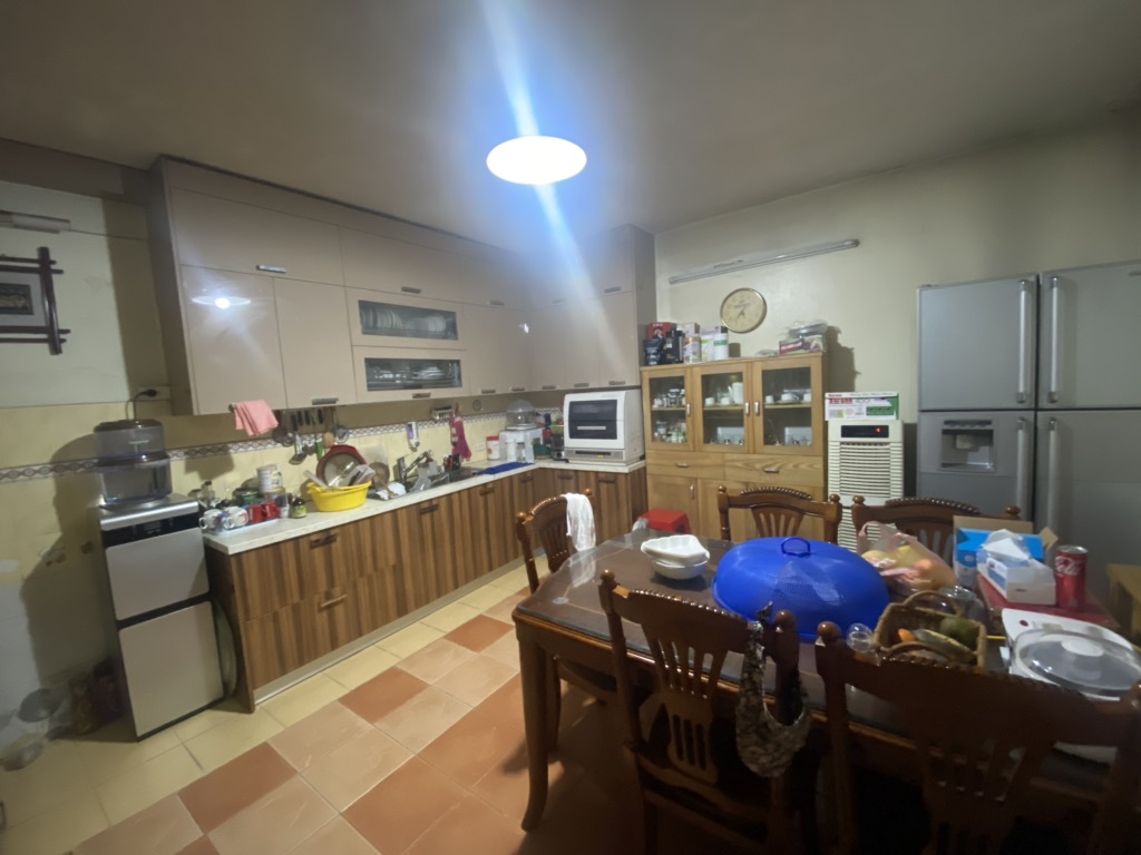 Bán nhà Phạm Ngọc Thạch - diện tích 125m2 3 tầng - ô tô đỗ cửa - giá 28,5 tỷ