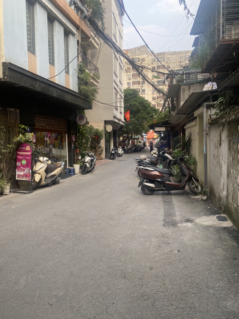 Bán nhà Phạm Ngọc Thạch - diện tích 125m2 3 tầng - ô tô đỗ cửa - giá 28,5 tỷ