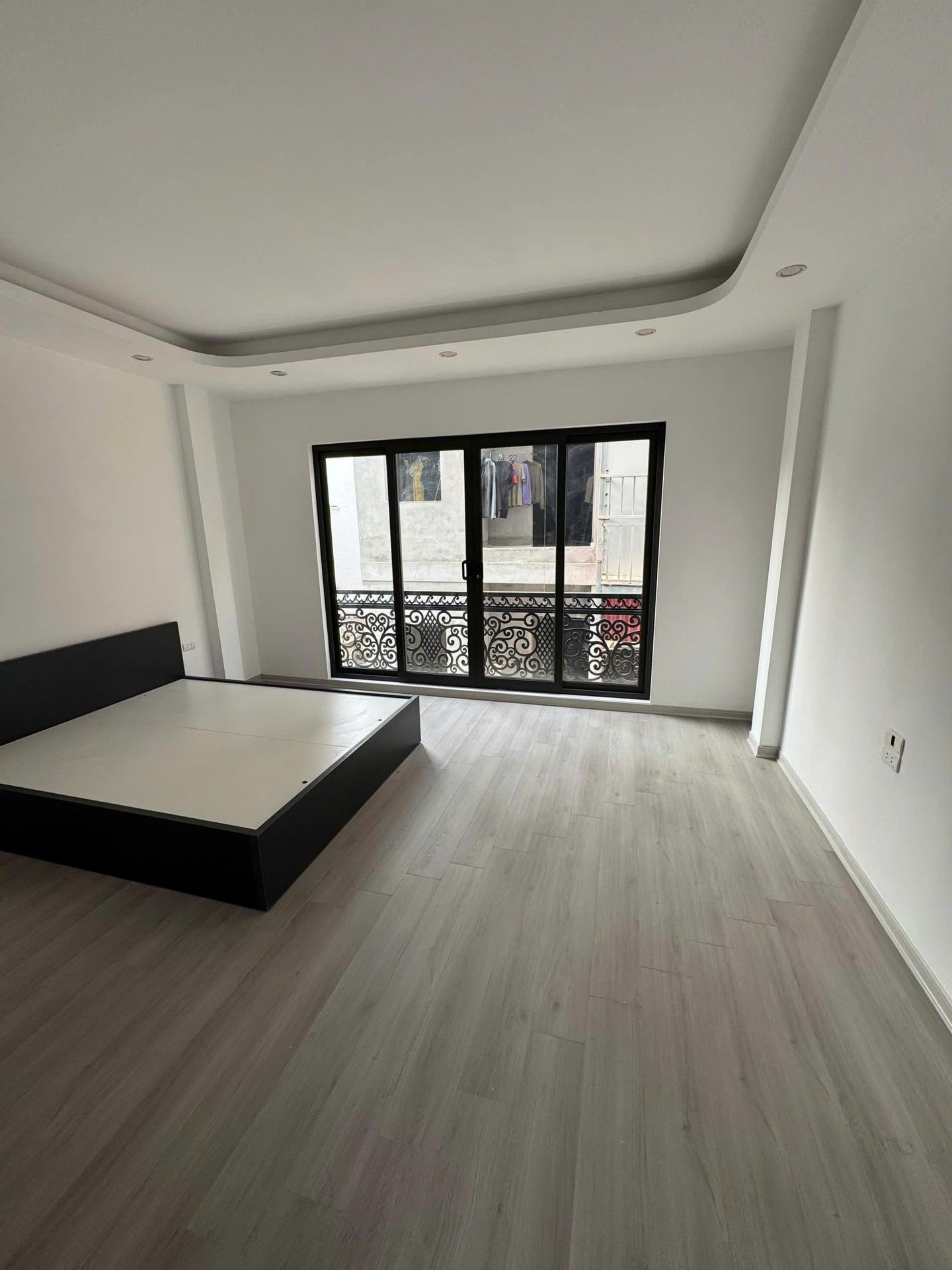 Bán nhà Định Công Thượng - diện tích 40m2 6 tầng - Ô TÔ VÀO NHÀ - giá 11,2 tỷ