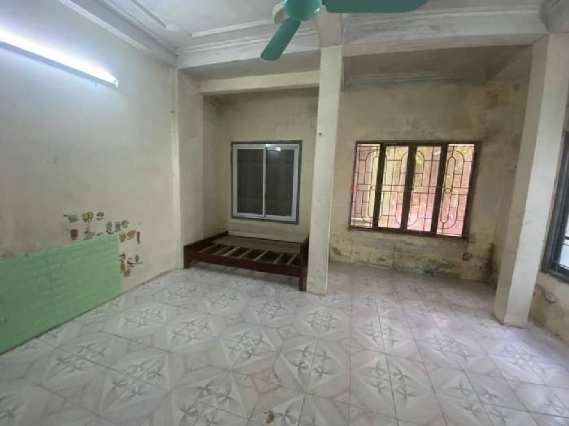 Bán nhà Hoàng Mai - diện tích 43m2 2 tầng - Lô góc 1 mặt phố 1 mặt ngõ ô tô - giá 25 tỷ