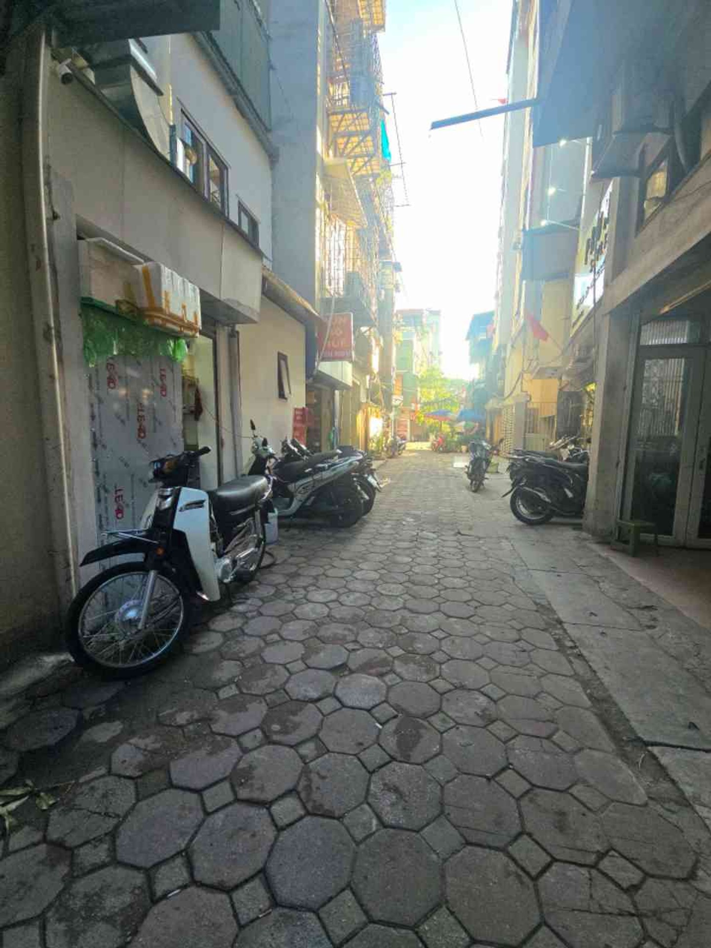 Bán nhà Lạc Trung - diện tích 47m2 4 tầng - Kinh doanh siêu đỉnh - giá 26,8 tỷ