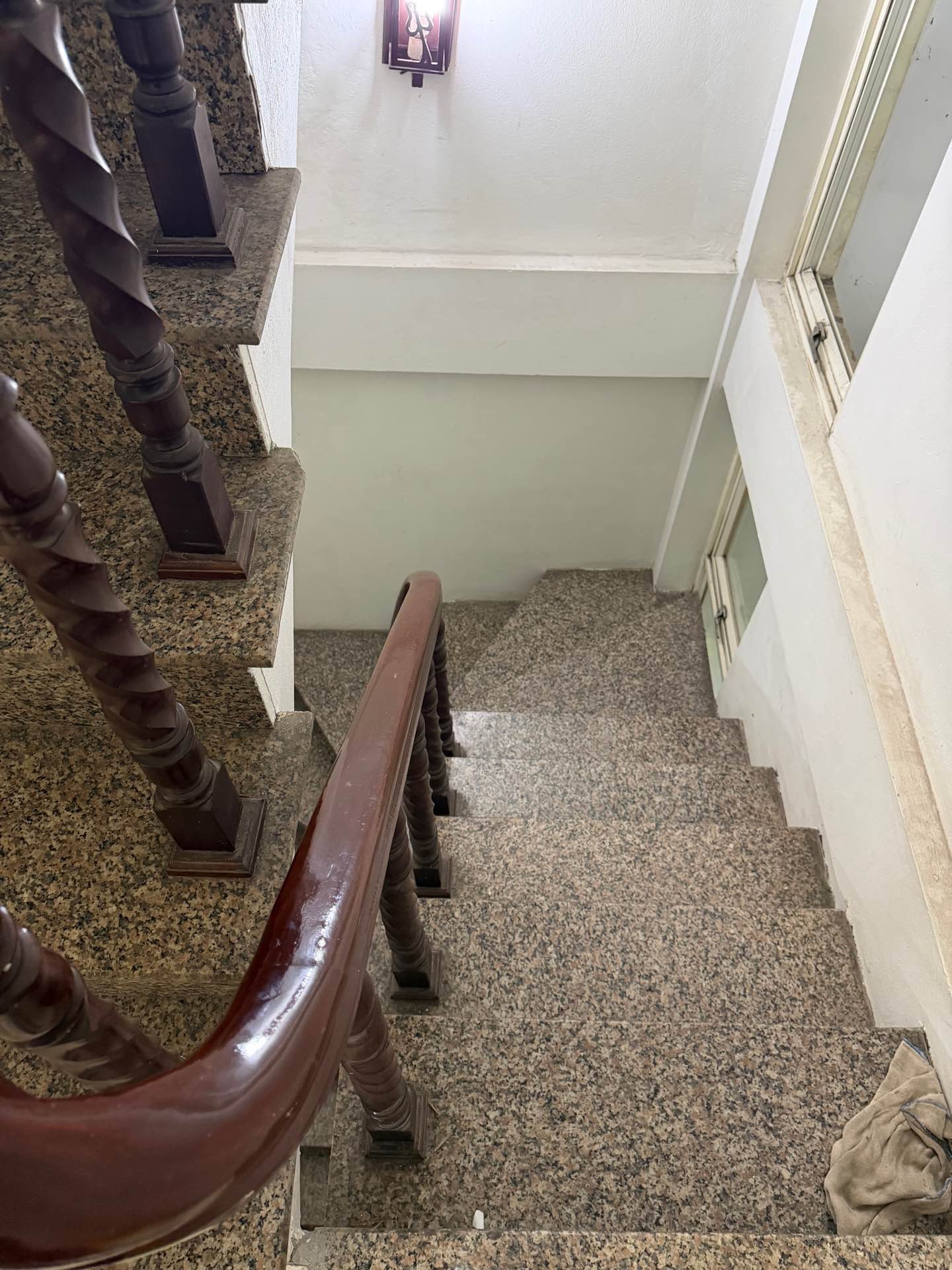 Bán nhà Trương Định - diện tích 38m2 5 tầng - ô tô đỗ cửa - giá 18 tỷ