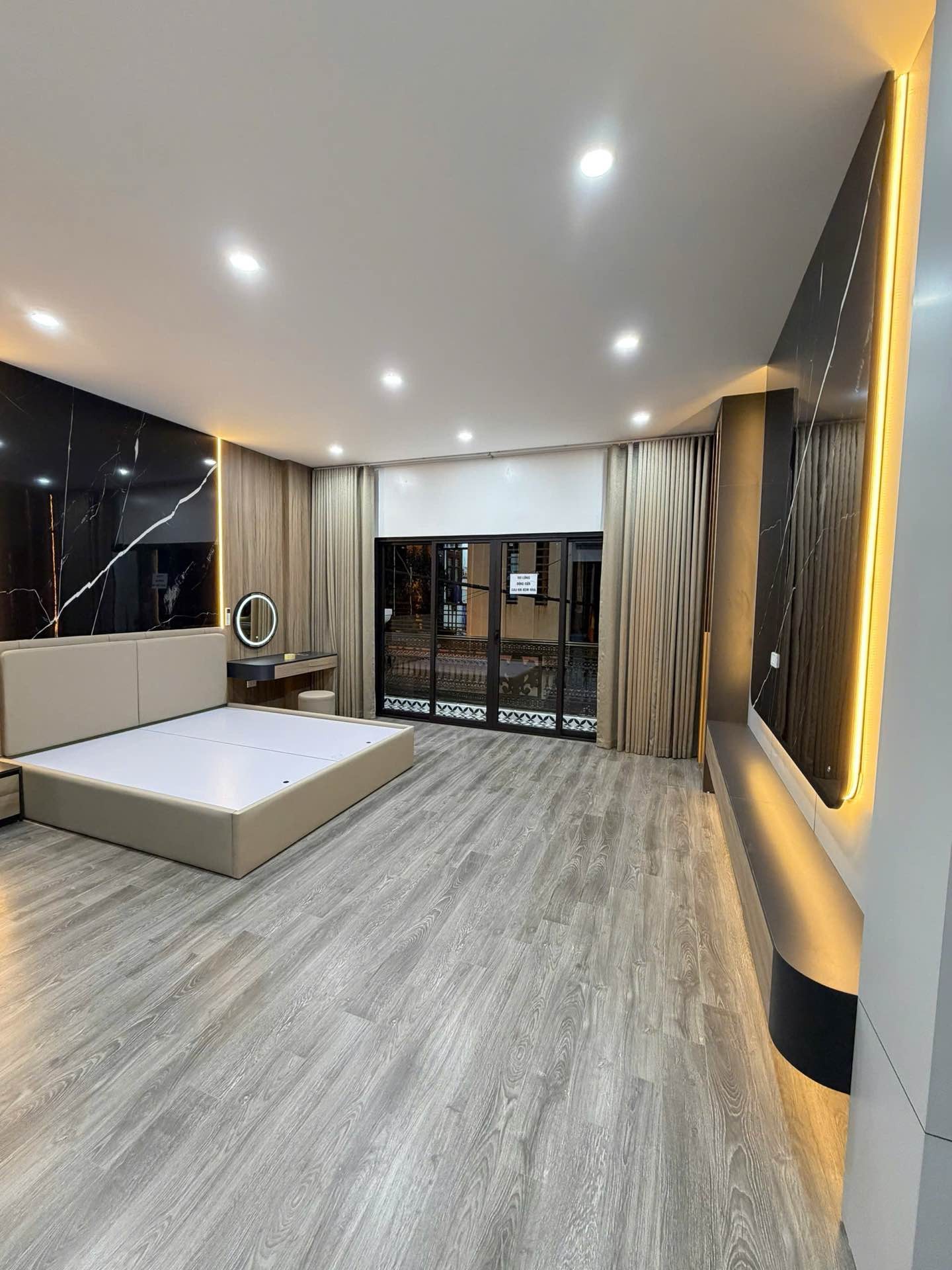 Bán nhà Hoàng Mai - diện tích 50m2 6 tầng - Ô TÔ TRÁNH - giá 17,9 tỷ